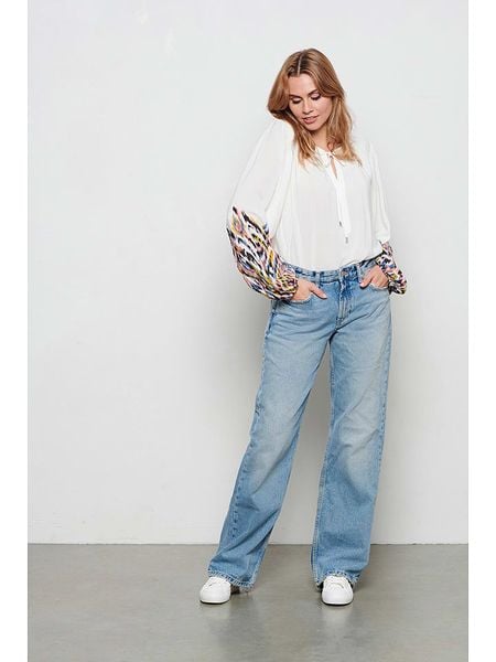 &Co Woman Bluzka "Abby" w kolorze białym rozmiar: L. Białe bluzki &Co Woman, l, bez wzorów, z wiskozy, bez kołnierzyka, bez ramiączek. Za 163.95 zł.