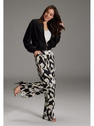 SWING Kurtka w kolorze czarnym rozmiar: 42. Czarne kurtki Swing, bez wzorów, bez kaptura. Za 208.83 zł.