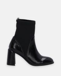 KLASYCZNE BOTKI LAKIEROWANE 160H05-1 Y202 BL. Botki Venezia, bez wzorów, z lakierowanej skóry, klasyczne, bez obcasa, bez zapięcia. Za 319.00 zł.