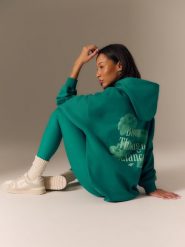 4F Bluza dresowa loose z kapturem damska - zielona M. Zielone bluzy 4f, m, bez wzorów, z dresówki, bez ramiączek, z kapturem. Za 189.99 zł.