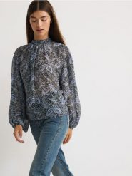 Bluzka we wzór - wielobarwny. Bluzki Reserved, l, bez wzorów, z tkaniny, bez kołnierzyka, bez ramiączek. W wyprzedaży za 39.99 zł.