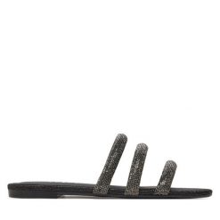 Klapki Guess. Czarne klapki Guess, z aplikacjami, bez obcasa, bez zapięcia. Za 379.99 zł.