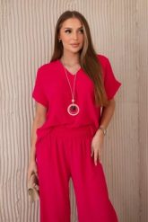 Komplet z naszyjnikiem bluzka + spodnie fuksja. Czerwone bluzki KESI, l, z aplikacjami, z dresówki, biznesowe, bez kołnierzyka, plus size, bez ramiączek. Za 229.98 zł.