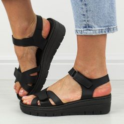 Czarne sandały damskie Vinceza 46017. Czarne sandały VINCEZA, bez wzorów, z materiału, eleganckie, bez obcasa, bez zapięcia. Za 139.00 zł.