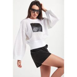 Sweter ARMANI EXCHANGE. Białe swetry Armani Exchange, s, bez wzorów, z tkaniny, bez ramiączek. W wyprzedaży za 591.20 zł.