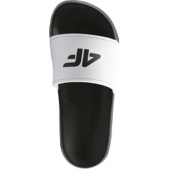 Klapki basenowe damskie KLD001 - głęboka czerń. Klapki marki 4f. Za 49.99 zł.