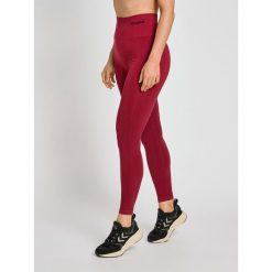 Damskie wysokie legginsy Hummel TIF. Czerwone legginsy Hummel, bez wzorów, z poliamidu, sportowe. Za 139.00 zł.
