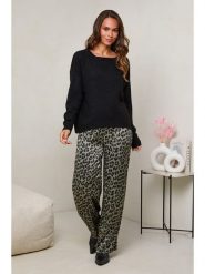 Soft Cashmere Sweter w kolorze czarnym rozmiar: 38/40. Czarne swetry Soft Cashmere, bez wzorów, klasyczne, bez ramiączek. Za 113.99 zł.