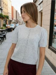 Swetrowa bluzka z krótkim rękawem z domieszką wełny - szary. Szare bluzki Sinsay, l, bez wzorów, z wełny, bez kołnierzyka, bez ramiączek. Za 49.99 zł.