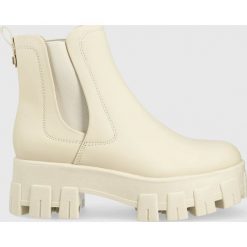 Guess sztyblety Vaeda damskie kolor beżowy na platformie. Brązowe botki Guess, z aplikacjami, z okrągłym noskiem, bez obcasa, na platformie, bez zapięcia. Za 659.99 zł.