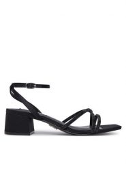 Steve Madden Sandały Gabby SM11003037 Czarny. Czarne sandały Steve Madden, bez wzorów, z materiału, bez obcasa, na słupku, bez zapięcia. Za 429.99 zł.