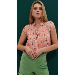 Luźna koszula z krótkim rękawem. Czerwone koszule MOODO, bez wzorów, z wiskozy, bez kołnierzyka, bez ramiączek. Za 79.99 zł.