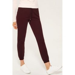Dresowe joggery - Bordowy. Spodnie dresowe marki bonprix. Za 59.99 zł.