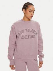 New Balance Bluza Graphic WT43516 Fioletowy Relaxed Fit. Fioletowe bluzy New Balance, m, bez wzorów, z bawełny, bez kaptura. Za 159.99 zł.