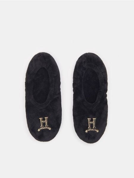 Kapcie Harry Potter - czarny. Czarne kapcie Sinsay, bez wzorów. Za 29.99 zł.