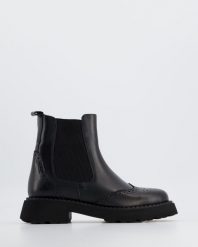 CZARNE BOTKI DAMSKIE 03960014D BLACK. Czarne botki Venezia, bez wzorów, ze skóry, bez obcasa, bez zapięcia. Za 299.00 zł.