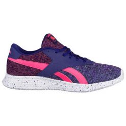 Buty sportowe w kolorze fioletowo-różowym. Buty treningowe marki KALENJI. W wyprzedaży za 199.95 zł.