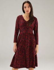 Wzorzysta sukienka z przeszyciami. Sukienki Unisono, m, bez wzorów, z tkaniny, bez kołnierzyka, bez ramiączek, rozkloszowane. Za 139.00 zł.