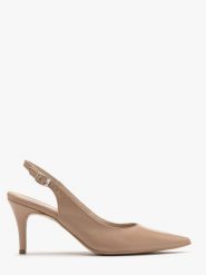 Beżowe czółenka typu slingback OFELIA. Brązowe czółenka Ryłko, bez wzorów, ze skóry, bez obcasa, na szpilce, bez zapięcia. Za 349.99 zł.