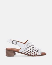 AŻUROWE SANDAŁY NA OBCASIE VE-055 WHT. Sandały Venezia, w ażurowe wzory, ze skóry, bez obcasa, na obcasie, bez zapięcia. Za 349.00 zł.