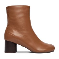 Botki GINO ROSSI. Brązowe botki Gino Rossi, bez wzorów, bez obcasa, na słupku, bez zapięcia. Za 269.99 zł.