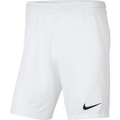 Spodenki dla dzieci Nike Dry Park III NB K białe BV6865 100. Białe szorty Nike, bez wzorów, sportowe. W wyprzedaży za 35.90 zł.