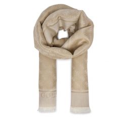 Szal Guess. Brązowe szaliki i kominy Guess, z aplikacjami. Za 239.99 zł.
