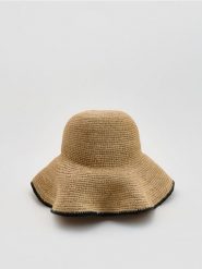 Pleciony kapelusz z rafii - kremowy. Białe kapelusze Reserved, bez wzorów. Za 149.99 zł.