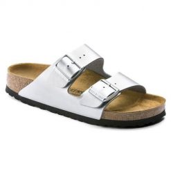 Klapki damskie Birkenstock Arizona BF. Szare klapki Birkenstock, bez wzorów, z materiału, bez obcasa, bez zapięcia. Za 339.00 zł.