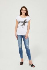 Jeansy rurki medium waist z przetarciami niebieskie. Niebieskie jeansy MOODO, xs, bez wzorów, z bawełny, długie. W wyprzedaży za 27.99 zł.