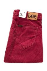 SPÓDNICA SZTRUKSOWA LEE A LINE SKIRT BIKINI RED L38NDC87 112108271. Czerwone spódnice Lee, l, bez wzorów, ze sztruksu, trapezowe. W wyprzedaży za 69.99 zł.