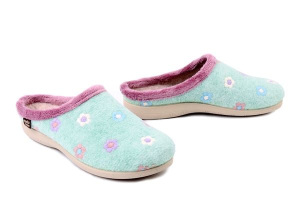 MANITU 320078-71 pastelgrun, kapcie damskie. Zielone kapcie Manitu, bez wzorów, z polaru. Za 189.90 zł.