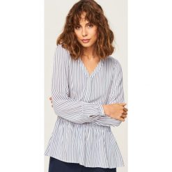 Bluzka z baskinką - Wielobarwn. Bluzki marki Reserved. Za 49.99 zł.