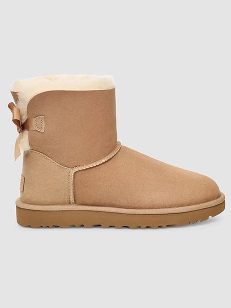 UGG Skórzane botki "Mini Bailey Bow II" w kolorze beżowym rozmiar: 36. Brązowe botki UGG, bez wzorów, ze skóry, bez obcasa, bez zapięcia. Za 552.94 zł.