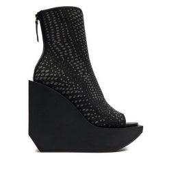 Botki United Nude. Czarne botki United Nude, bez wzorów, bez obcasa, na koturnie, bez zapięcia. Za 789.99 zł.