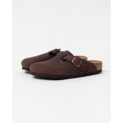 Klapki unisex Birkenstock Boston BS S. Brązowe klapki Birkenstock, z aplikacjami, z jeansu, eleganckie, bez obcasa, bez zapięcia. Za 811.00 zł.
