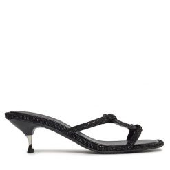 Klapki Tory Burch. Czarne klapki Tory Burch, bez wzorów, bez obcasa, bez zapięcia. Za 2,329.00 zł.