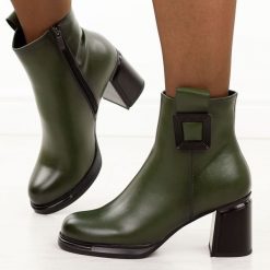 Zielone skórzane botki damskie na słupku T.Sokolski Z25-216. Zielone botki Sokolski, bez wzorów, z jeansu, eleganckie, z okrągłym noskiem, bez obcasa, na platformie, bez zapięcia. Za 299.00 zł.