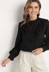 Czarna Bawełniana Bluzka z Ażurowym Haftem i Falbaną Przy Dekolcie Neveine. Czarne bluzki Born2be, m, w ażurowe wzory, z bawełny, boho, bez kołnierzyka, bez ramiączek. Za 69.99 zł.