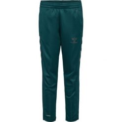 Dziecięcy strój do biegania Hummel Core XK. Zielone szorty Hummel, bez wzorów, sportowe. Za 165.50 zł.