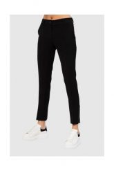 GUESS Czarne spodnie damskie, Rozmiar S. Czarne spodnie dresowe Guess, z aplikacjami, z dresówki. W wyprzedaży za 310.99 zł.
