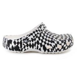 Klapki Crocs Classic warped checker clog 211007-103 w kratkę białe. Białe klapki bez wzorów, klasyczne, bez obcasa, bez zapięcia. Za 374.47 zł.