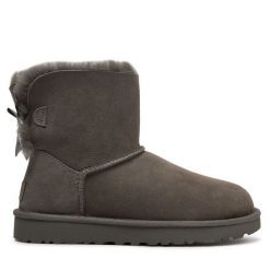Śniegowce Ugg. Szare śniegowce UGG, bez wzorów, bez zapięcia. Za 999.99 zł.