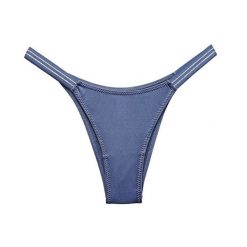Stringi z elastycznymi paskami pod obcisłe ubrania Saburi. Szare stringi Intica, bez wzorów, z materiału. W wyprzedaży za 59.00 zł.