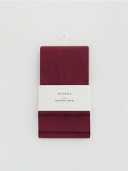 Rajstopy 80 DEN - bordowy. Czerwone rajstopy Reserved, bez wzorów. Za 39.99 zł.