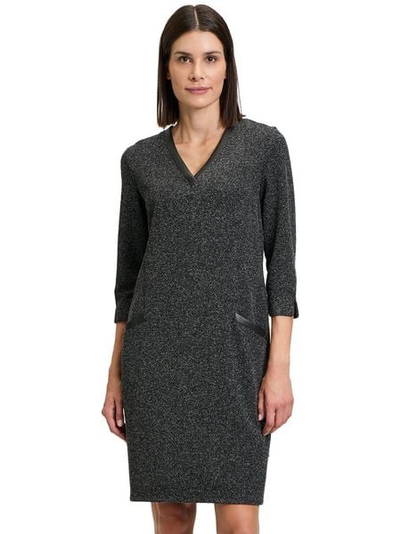 Vera Mont Sukienka w kolorze czarnym rozmiar: 42. Czarne sukienki Vera Mont, na co dzień, bez wzorów, bez kołnierzyka, bez ramiączek, midi, proste. Za 144.24 zł.