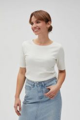 Dopasowana bluzka z prążkowanego materiału biała. Białe bluzki MOODO, xl, bez wzorów, z bawełny, bez kołnierzyka, bez ramiączek. Za 54.99 zł.
