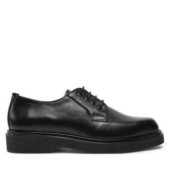 Półbuty Calvin Klein. Czarne półbuty wsuwane Calvin Klein, bez wzorów, bez obcasa, na płaskiej podeszwie. Za 379.99 zł.