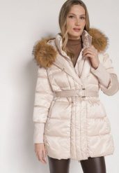 Beżowa Kurtka z Pikowanymi Przeszyciami Paskiem i Kapturem z Futrem Lidanessa. Brązowe kurtki Born2be, l, bez wzorów, z dzianiny. Za 289.99 zł.