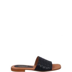 KLAPKI DAMSKIE 075 PELLE NERO. Klapki Venezia, bez wzorów, ze skóry, bez obcasa, bez zapięcia. Za 149.00 zł.